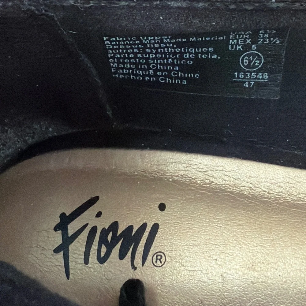 Woman’s Fioni size 6.5 Black Velvet Flat Dress Shoes LN - Picture 2 of 5